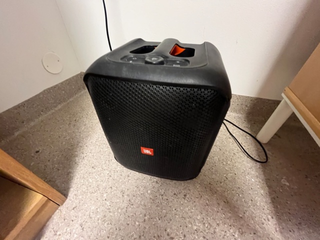 1424083-4 Kontor med möblemang och kontorsutrustning - skrivbord, stolar, skrivare, dokumentförstörare m.m