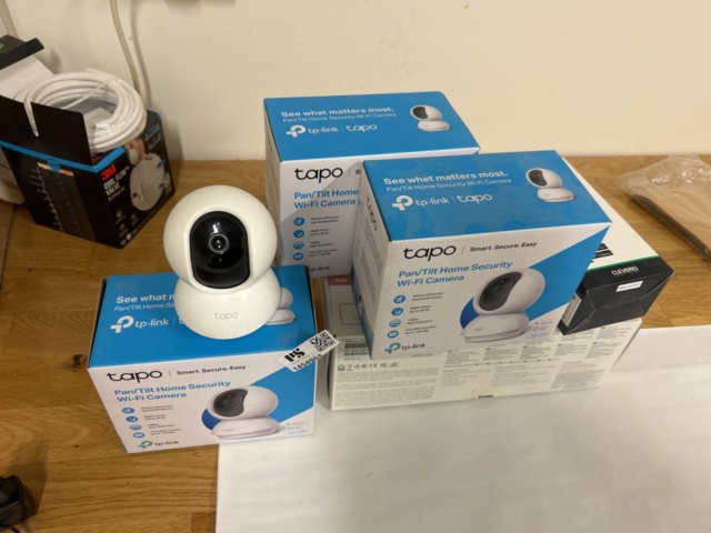 1454904-2 Collection of various technology products - surveillance cameras, doorbells and Wi-Fi systems