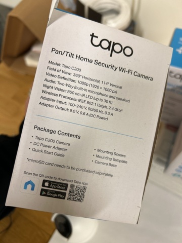 1454904-4 Collection of various technology products - surveillance cameras, doorbells and Wi-Fi systems