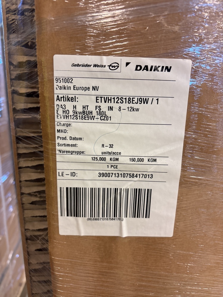 1443799-2 Unit Daikin ETVH12S18EJ9W air-to-water heat pump