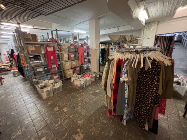 1409511-2 Large batch of stock from clothing store