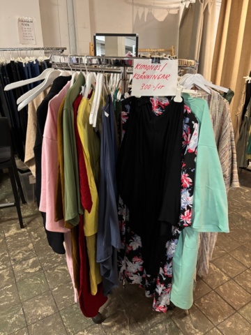 1409511-54 Large batch of stock from clothing store