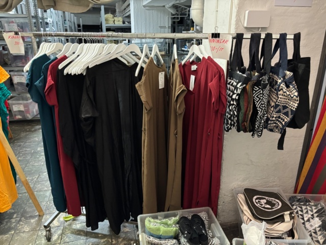 1409511-57 Large batch of stock from clothing store