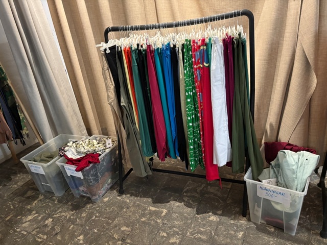 1409511-68 Large batch of stock from clothing store