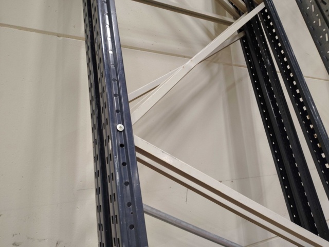 1478533-7 Pallet racks – different colors and dimensions