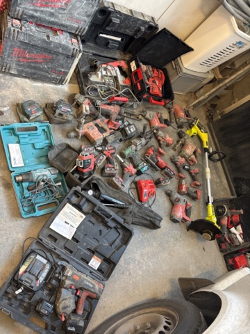 1469051-1 Large collection of power hand tools and construction accessories