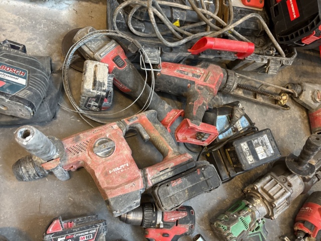 1469051-13 Large collection of power hand tools and construction accessories