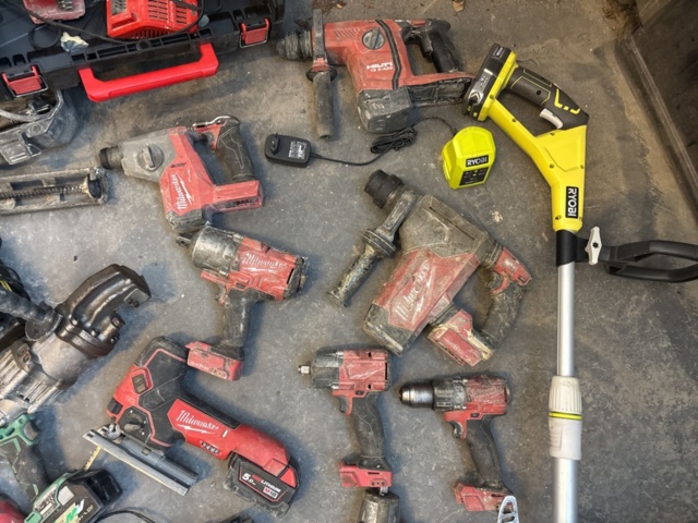 1469051-16 Large collection of power hand tools and construction accessories