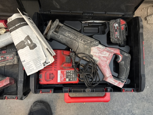 1469051-22 Large collection of power hand tools and construction accessories