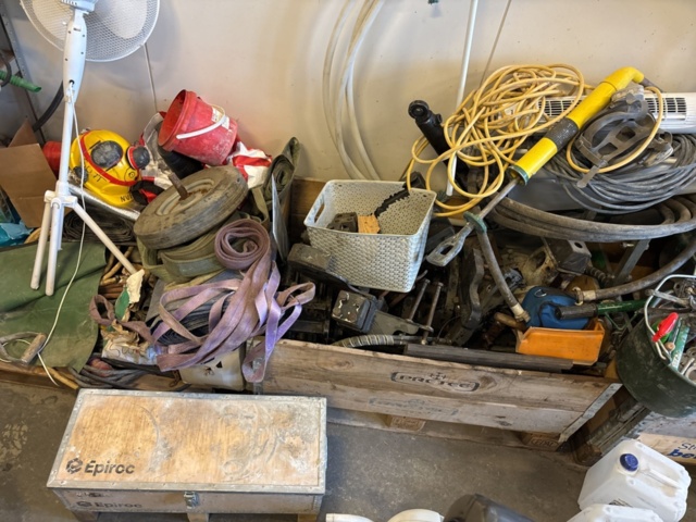 1469052-2 Collection of various tools, implements and construction accessories