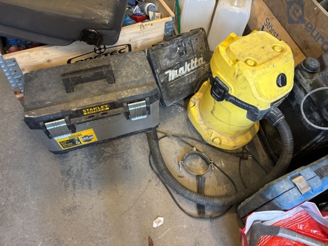 1469052-5 Collection of various tools, implements and construction accessories