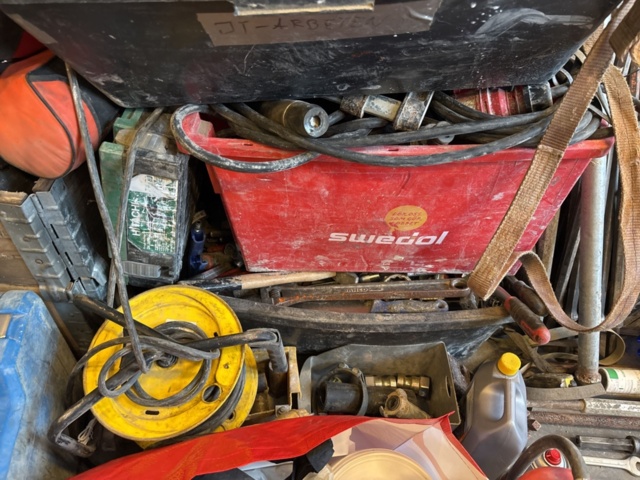 1469052-7 Collection of various tools, implements and construction accessories