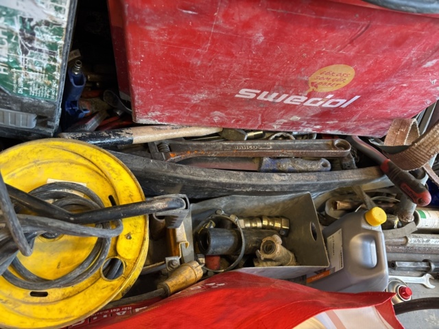 1469052-8 Collection of various tools, implements and construction accessories