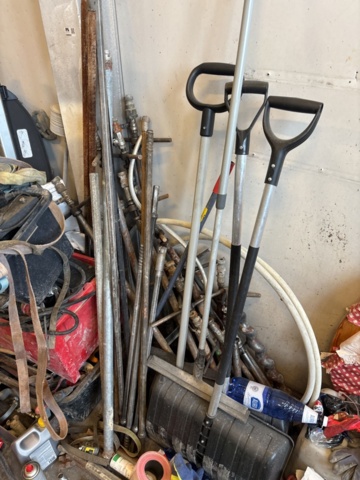 1469052-10 Collection of various tools, implements and construction accessories