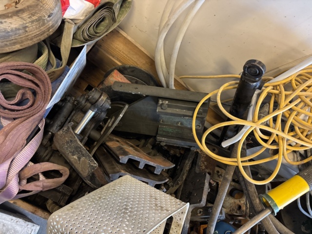 1469052-17 Collection of various tools, implements and construction accessories