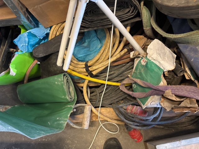 1469052-19 Collection of various tools, implements and construction accessories