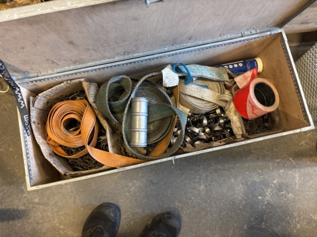 1469052-20 Collection of various tools, implements and construction accessories