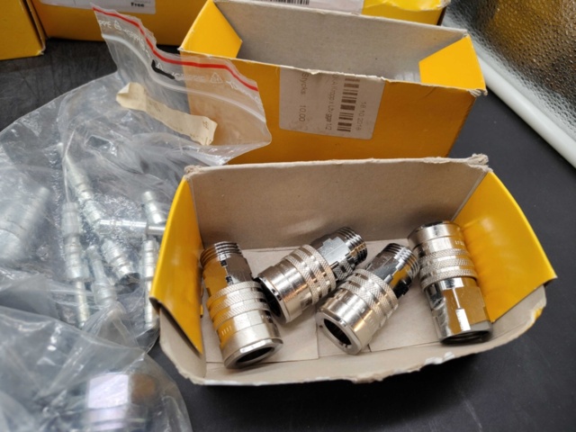 1480357-3 Parti med hydrauliska snabbkopplingar, blandade modeller