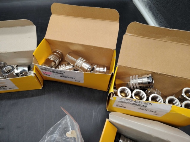 1480357-4 Parti med hydrauliska snabbkopplingar, blandade modeller