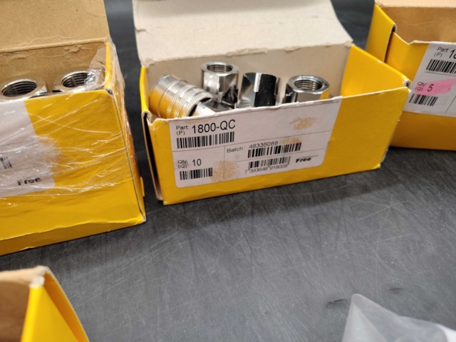 1480357-7 Parti med hydrauliska snabbkopplingar, blandade modeller