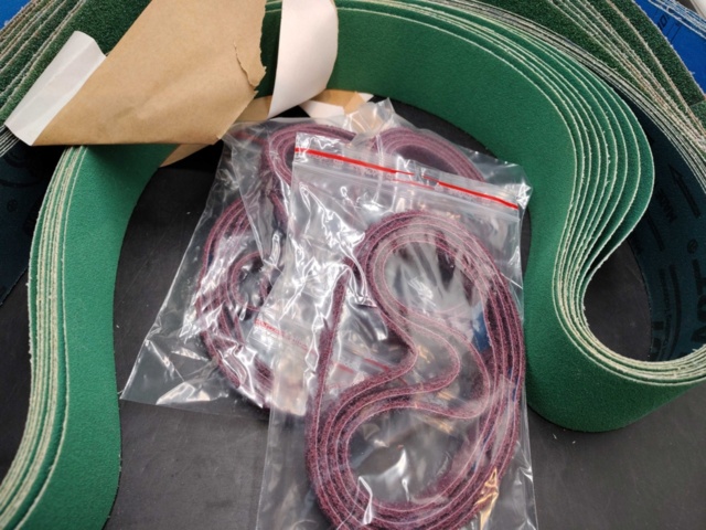 1480363-2 Slipband, ett parti -  Norton, keramisk