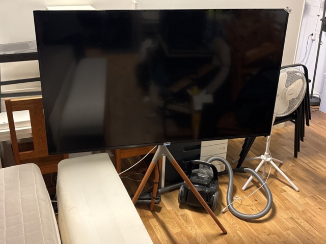 1469062-2 Smart TV 65" on floor stand - TCL