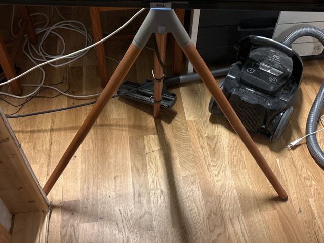 1469062-5 Smart TV 65" on floor stand - TCL