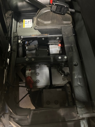 1427578-52 Elektriskt terrängfordon med plogblad, vinsch och dragkrok - Polaris Ranger EV -2021