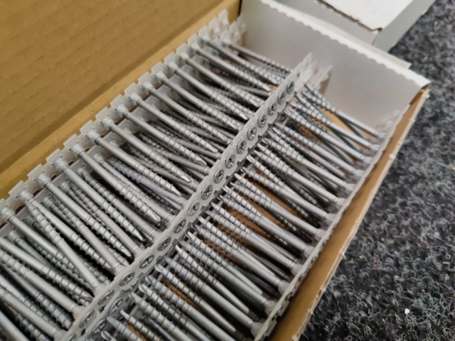 1480951-5 About 6,000 pcs. Banded 4.8x56mm Trall screw