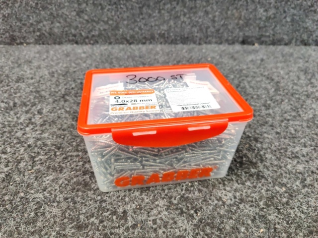 1481004-2 Approx. 3000 pcs. Floor & molding screw Grabber 4.0x28mm