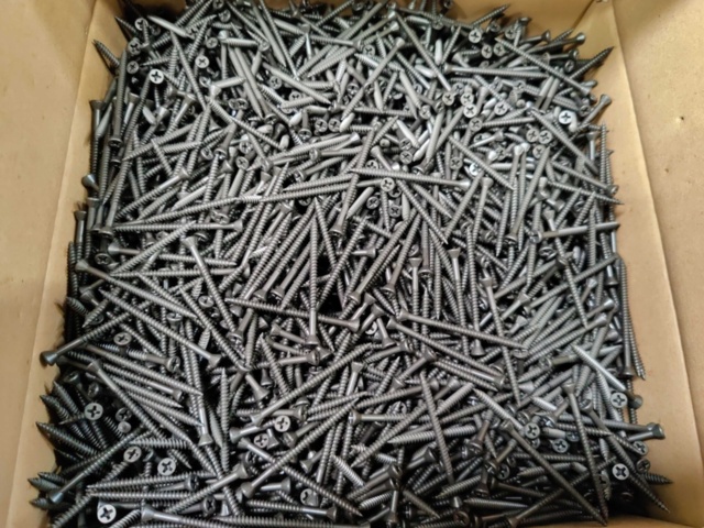 1481081-5 About 4000 OSB, chipboard, plyfa & plinth screws Grabber 3.8x58mm