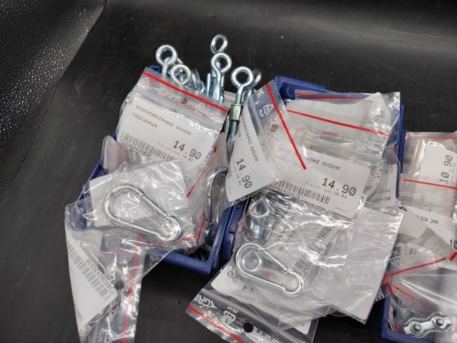 1480401-5 Building hardware & small components – mixed models and sizes