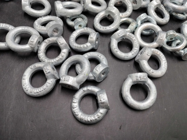 1480402-2 Lyftöglor, parti – galvaniserade, gängade