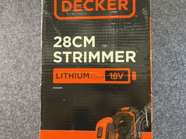 1481355-3 Grästrimmer Black+Decker  STC1820PC