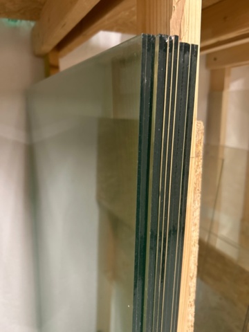 1410934-7 Samling med diverse glaspartier och glasställ