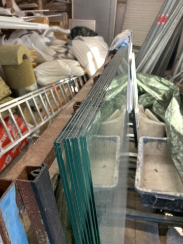 1410934-13 Samling med diverse glaspartier och glasställ