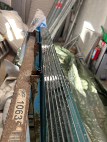 1410934-14 Samling med diverse glaspartier och glasställ