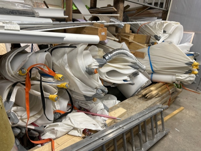 1410942-19 Window renovation workstation