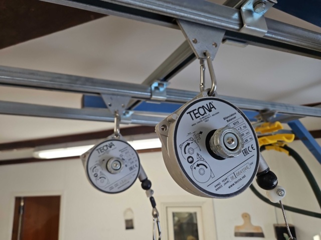 1410942-11 Window renovation workstation