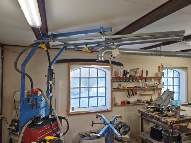 1410942-14 Window renovation workstation