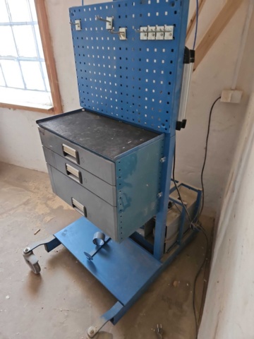 1410942-18 Window renovation workstation