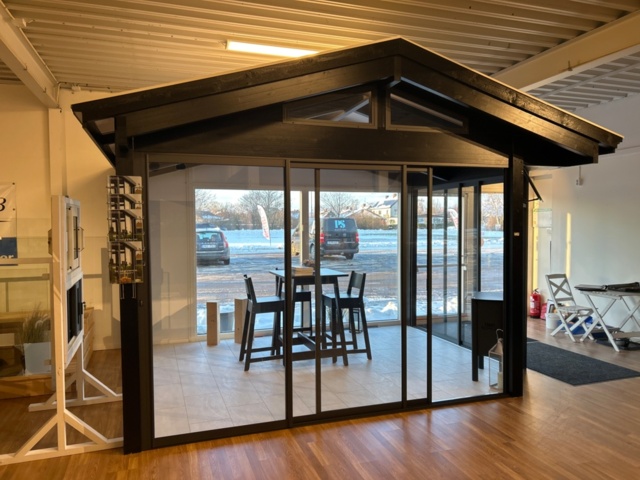 1410959-2 Uterum med trästomme och glaspartier - Visningsexemplar