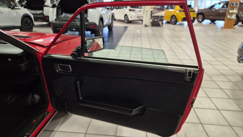 1481448-30 Lancia Beta Zagato Spider 110hk  1981