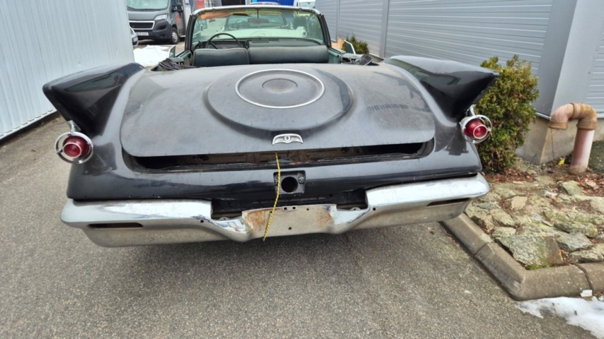 1481450-3 Chrysler Imperial Crown convertible 1961 reparationsobjekt