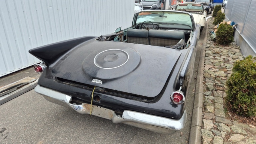 1481450-16 Chrysler Imperial Crown convertible 1961 reparationsobjekt
