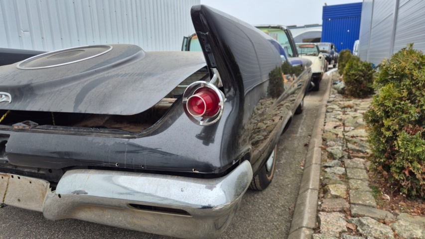 1481450-17 Chrysler Imperial Crown convertible 1961 reparationsobjekt