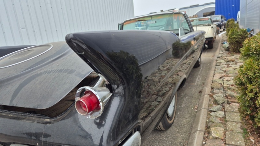 1481450-19 Chrysler Imperial Crown convertible 1961 reparationsobjekt