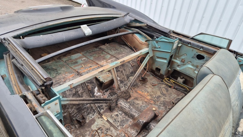 1481450-26 Chrysler Imperial Crown convertible 1961 reparationsobjekt