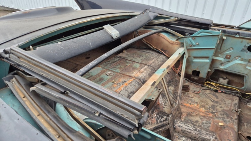 1481450-27 Chrysler Imperial Crown convertible 1961 reparationsobjekt