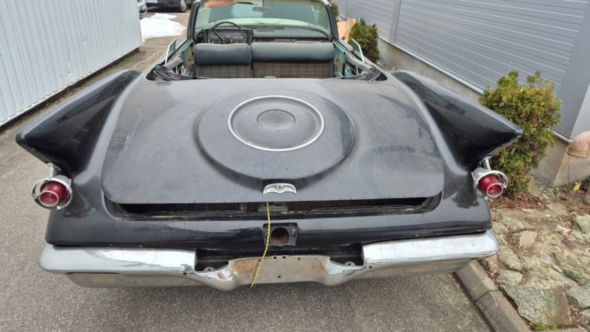 1481450-42 Chrysler Imperial Crown convertible 1961 reparationsobjekt